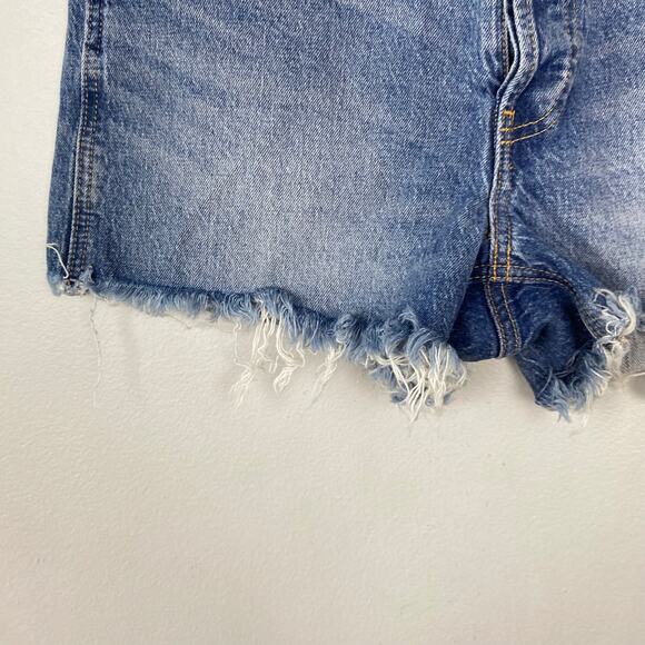Gap Denim‎ Cheeky Short High Rise Medium Wash Cut Off Jeans Raw Hem Size 4/27 - Picture 3 of 8